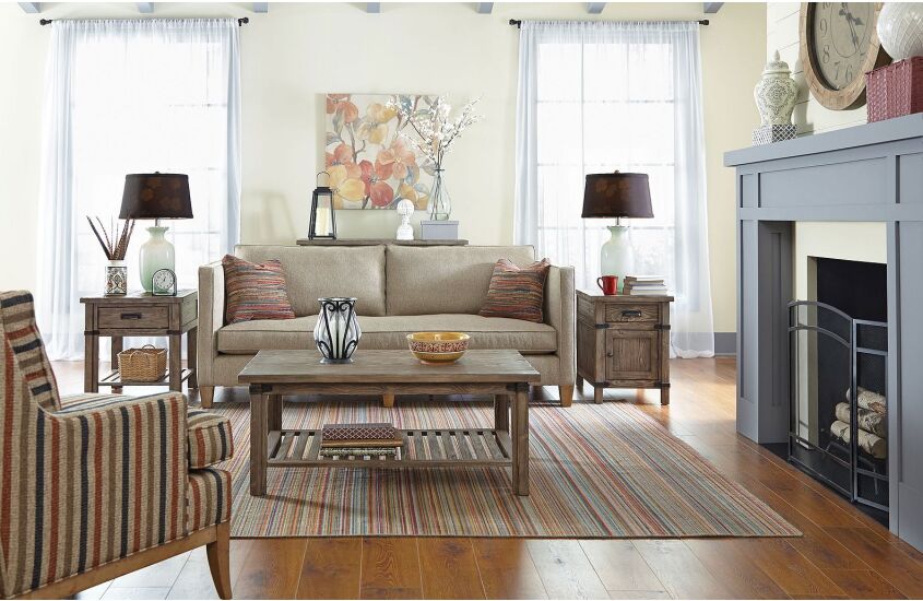 CHAIRSIDE TABLE Room