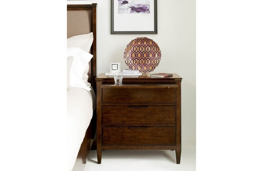 ELISE BACHELORS CHEST Room