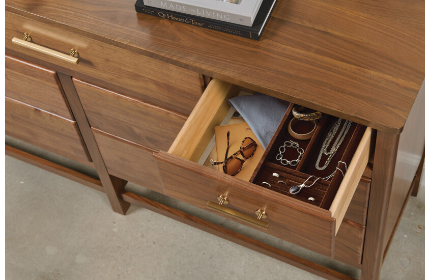 WONDERLAND SEVEN DRAWER DRESSER Room 2