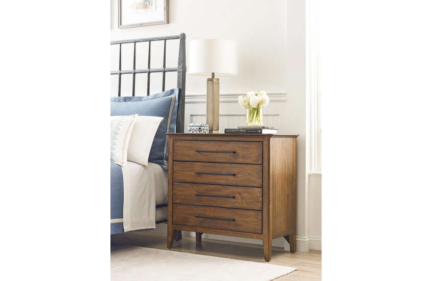 KINGSLEY BACHELOR'S CHEST Room