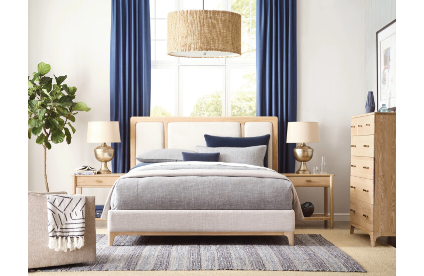 QUEEN KENDALL UPHOLSTERED BED - COMPLETE Room