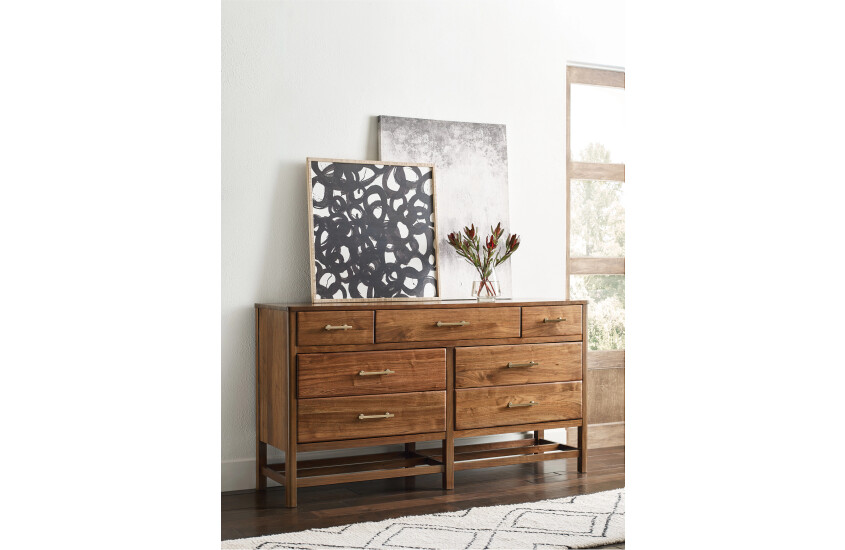 WONDERLAND SEVEN DRAWER DRESSER Room